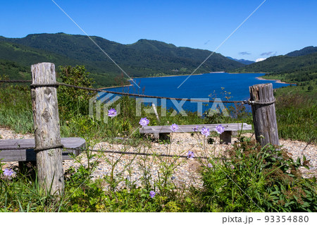 野反峠から見る天空の湖　野反湖 93354880
