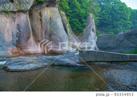 吹割渓谷 奇岩 吹割の滝付近 初夏の風景 吹割渓谷 奇岩 吹割の滝付近 初夏の風景 93354953