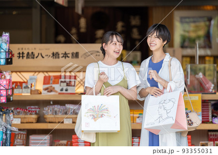 女子旅　買い物　旅行 93355031