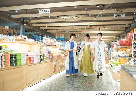 女子旅 買い物 旅行 女子旅 買い物 旅行 93355048