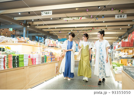 女子旅　買い物　旅行 93355050