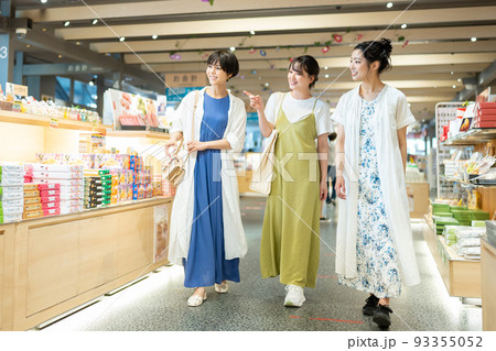 女子旅 買い物 旅行 女子旅 買い物 旅行 93355052