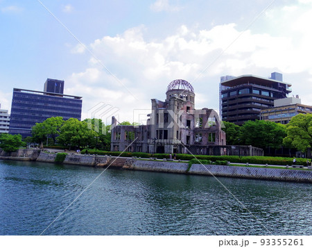 元安川より望む原爆ドーム(広島県広島市) 93355261