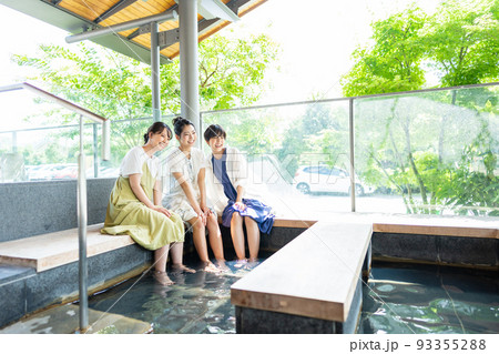 足湯　旅行　女子旅 93355288