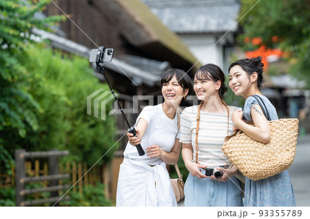 女子旅　自撮り　旅行　 93355789