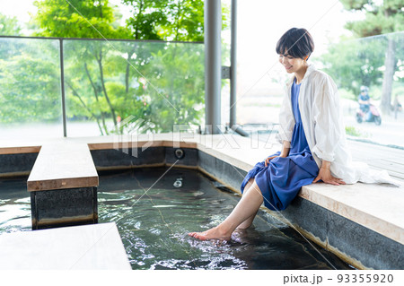 足湯　旅行　女子旅 93355920
