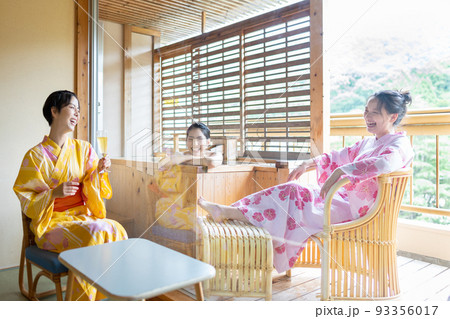 温泉 露天風呂 女子旅 温泉 露天風呂 女子旅 93356017