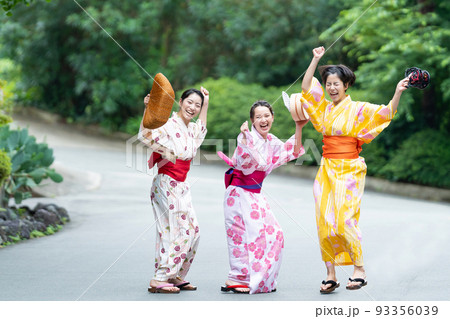 温泉旅行 浴衣 女子旅 温泉旅行 浴衣 女子旅 93356039