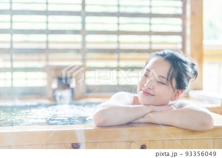 温泉 露天風呂 女子旅 温泉 露天風呂 女子旅 93356049