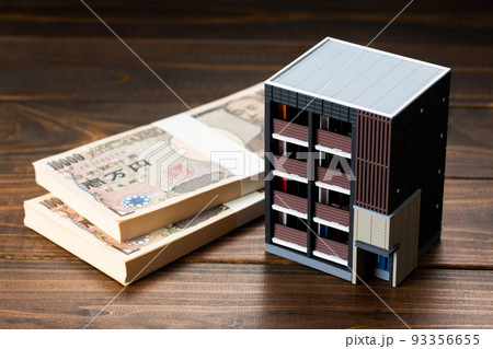 お札とマンション　黒バック 93356655