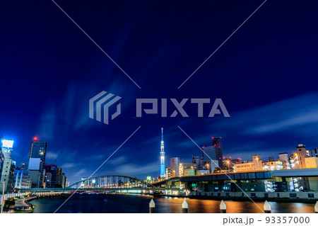 【東京の都市風景】両国橋からスカイツリーの夜景 【東京の都市風景】両国橋からスカイツリーの夜景 93357000