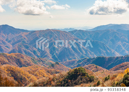 国内屈指の観光地 奥日光の秋 紅葉の半月山からの眺望 国内屈指の観光地 奥日光の秋 紅葉の半月山からの眺望 93358348
