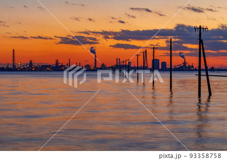 【千葉の絶景】木更津江川海岸の夕景 【千葉の絶景】木更津江川海岸の夕景 93358758