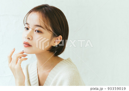 女性　ヘアスタイル 93359019