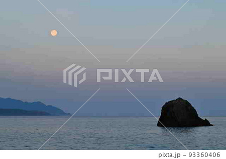 奄美大島の公園から見える海岸風景 大浜海浜公園 奄美大島の公園から見える海岸風景 大浜海浜公園 93360406