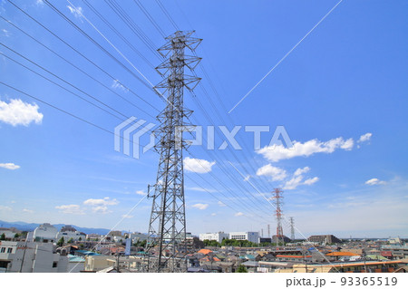 送電鉄塔と送電線 送電鉄塔と送電線 93365519