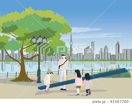 公園で遊ぶ親子 93367700