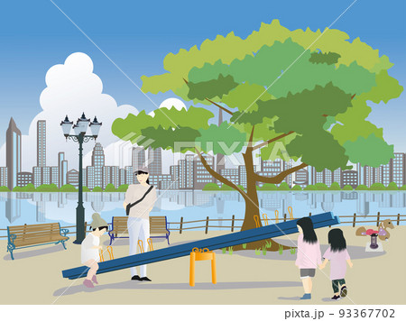 公園で遊ぶ親子 93367702