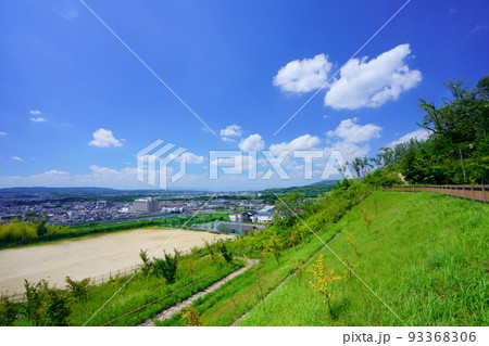 京都木津川市・真夏の城址公園から木津駅京都方面展望 京都木津川市・真夏の城址公園から木津駅京都方面展望 93368306