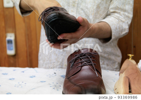 靴磨き　工房　職人 93369986