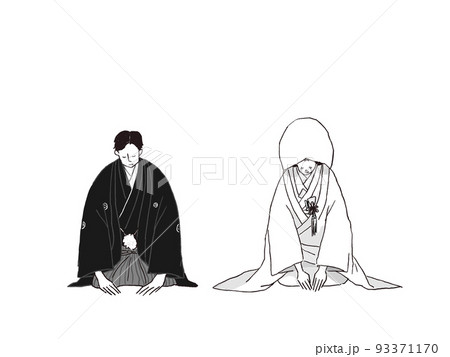 正座をしてお辞儀をする和装の新郎新婦（綿帽子）、モノトーン 93371170