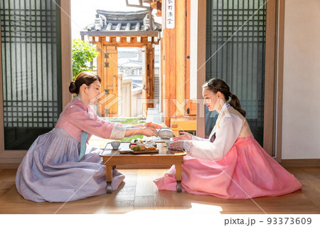 Korean and Caucasian girls experiencing traditional tea ceremony in Hanok, Korean traditional house 93373609