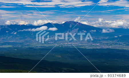 夏の北八ヶ岳　『にゅう』山頂からの風景　浅間山を望む 93374689