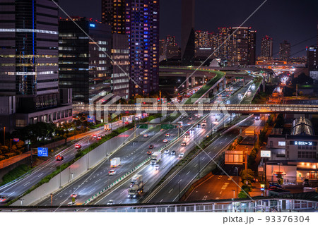 《東京都》夜の首都高速湾岸線・お台場エリア 93376304