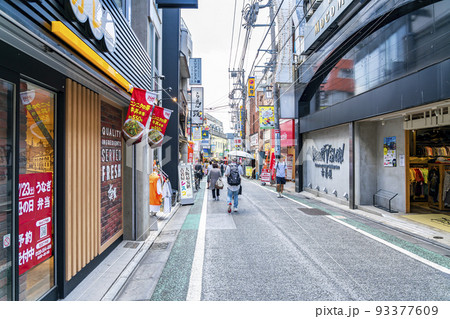 【東京都】おしゃれな街並みの下北沢 93377609