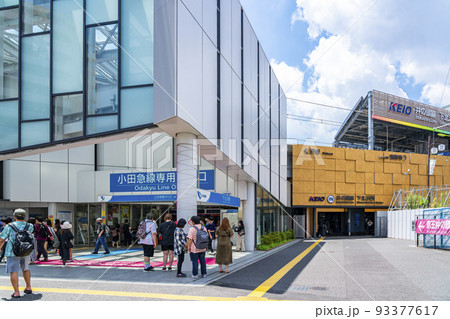 【東京都】スタイリッシュな外観の下北沢駅 93377617