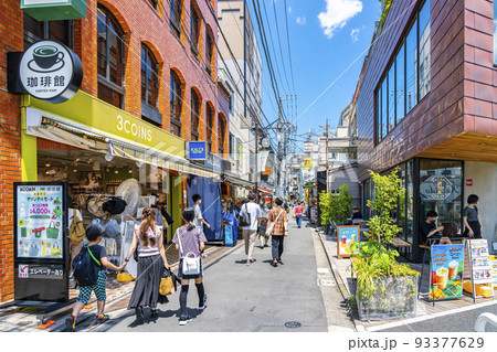 【東京都】おしゃれな街並みの下北沢 【東京都】おしゃれな街並みの下北沢 93377629
