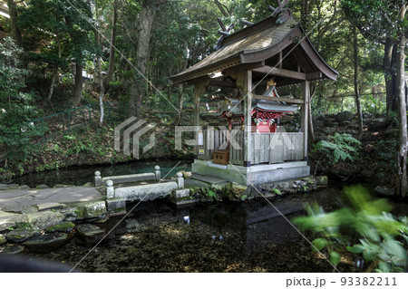 境内の泉ヶ森は茨城百景内にある厳島神社と湧泉 境内の泉ヶ森は茨城百景内にある厳島神社と湧泉 93382211