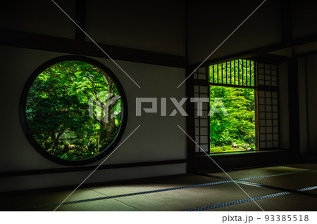 京都　源光庵　悟りの窓と迷いの窓 93385518