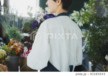 花屋の女性 93385643