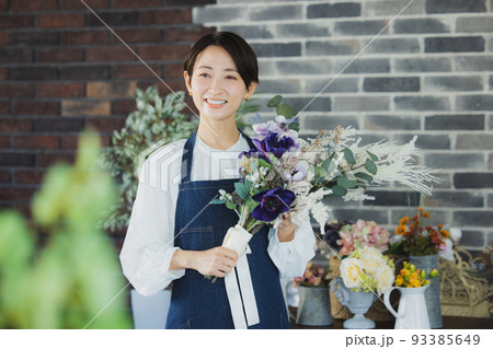 花屋の女性 花屋の女性 93385649