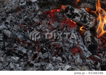 焚き火 93386386
