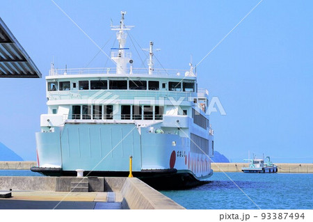 直島・宮浦港の四国汽船フェリー 93387494