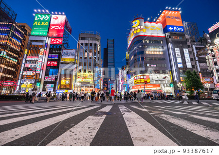 《東京都》新宿歌舞伎町・夜の歓楽街 《東京都》新宿歌舞伎町・夜の歓楽街 93387617