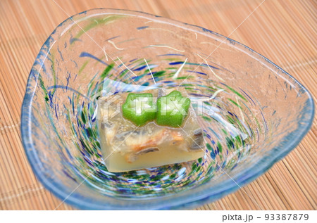 夏の季節に料亭で出る日本料理の先附のイメージ 93387879