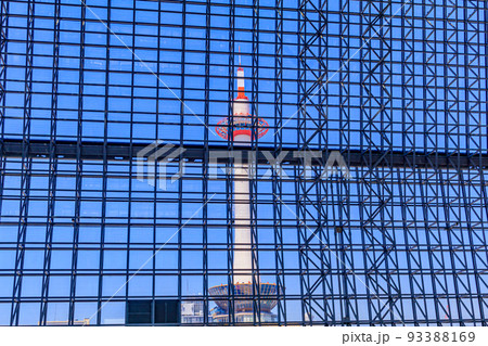 【京都の都市風景】京都駅周辺の都市風景と京都タワー 93388169