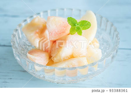 カットした桃 カットした桃 93388361