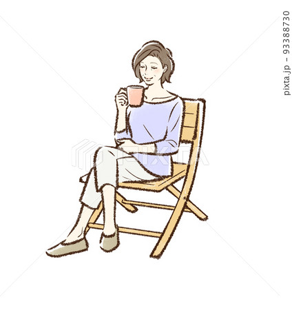 屋外用チェアでくつろぐ中年女性 93388730