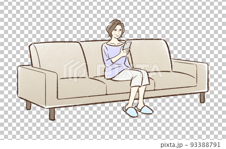 ソファに座りスマホを見る中年女性＿テーブルなし 93388791