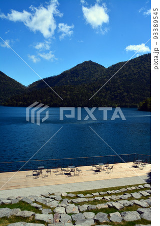 天然湖の美しきレイクブルー 93389545