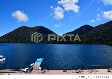 天然湖の美しきレイクブルー 93389548