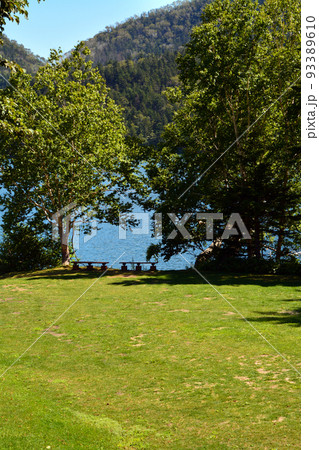 天然湖の美しきレイクブルー 93389610