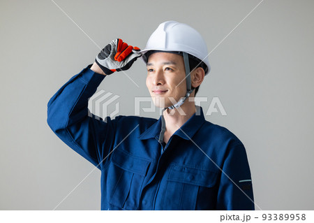作業服の男性 作業服の男性 93389958