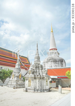 The famous temple Wat Phra Mahathat Woramahawiha Nakhon Si Thammarat, Thailand. 93390138