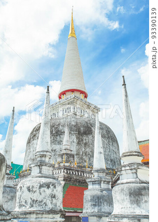 The famous temple Wat Phra Mahathat Woramahawiha Nakhon Si Thammarat, Thailand. 93390139