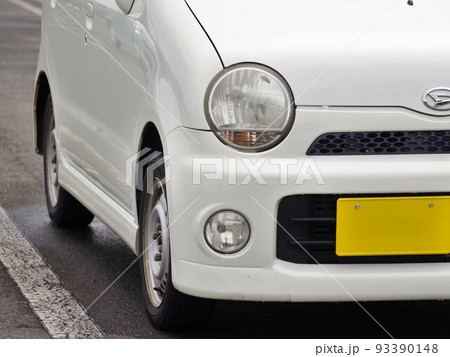 自動車イメージ　絶版になった車　ダイハツムーブラテ 93390148